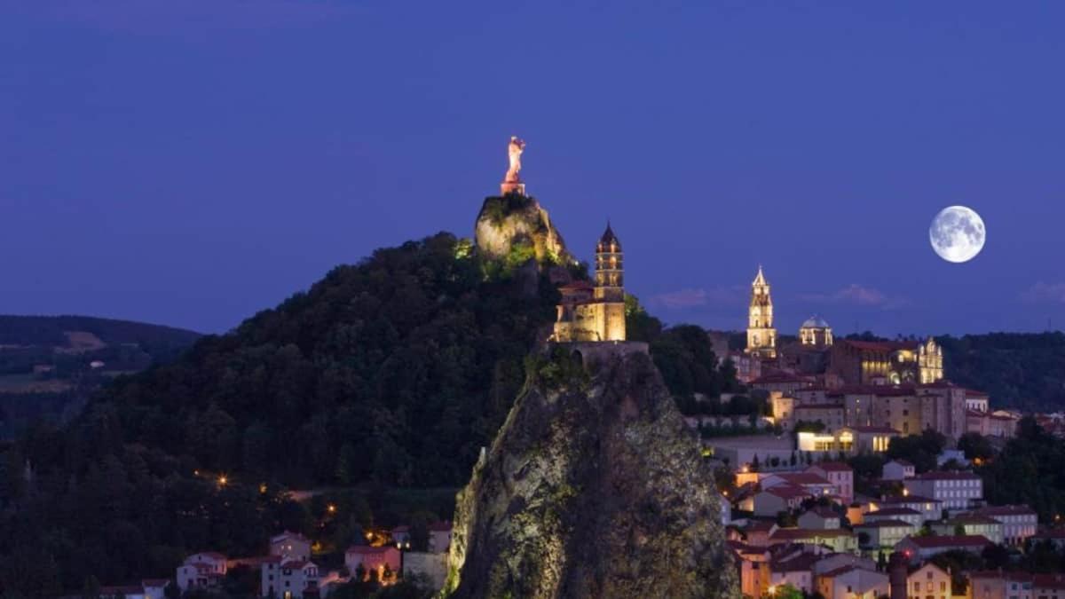 Bel Appartement Au Coeur Du Puy En Velay Le Puy-en-Velay Eksteriør bilde